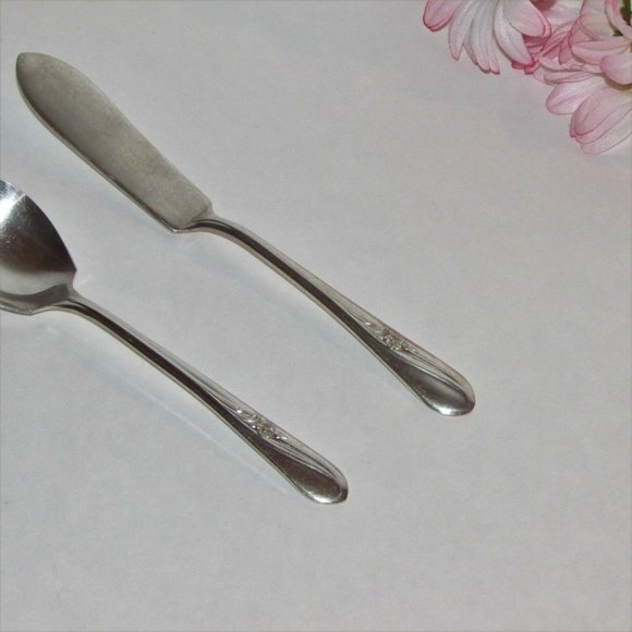 1940's Silverplate Butter Knife & Sugar Spoon WM ROGERS Meadow Flower - Picture 1 of 7